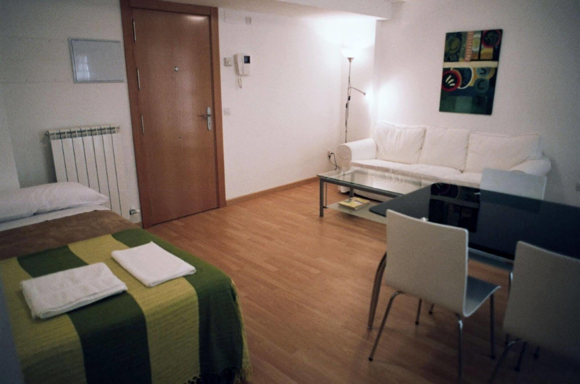 Apartamentos Auhabitat Zaragoza, Edificio De Apartamentos Turisticos Kültér fotó